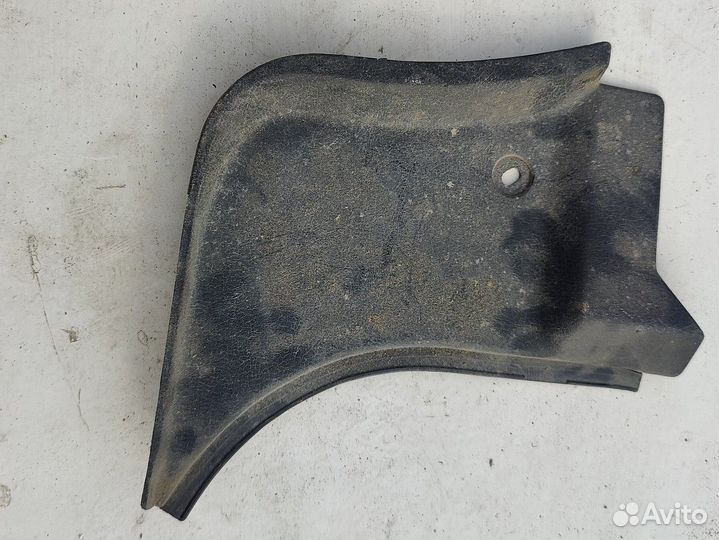 Нижняя накладка порога правая Mazda 323 BF