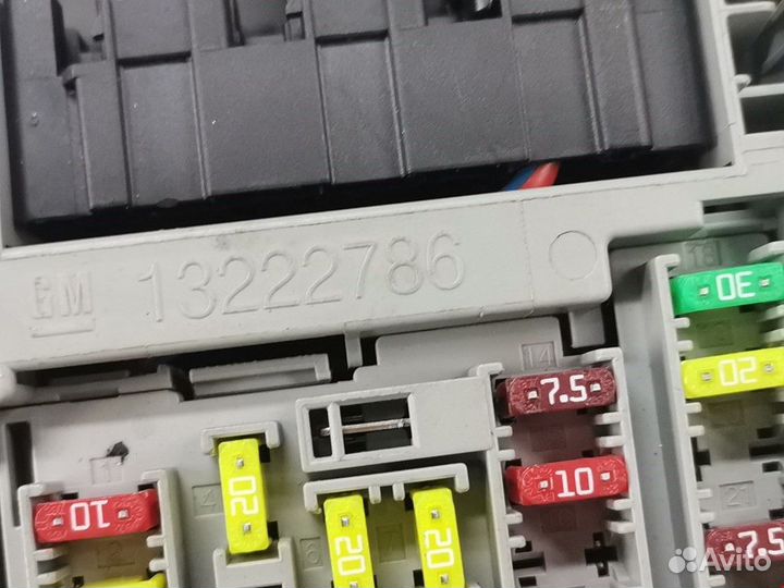 Блок предохранителей Opel Astra H/Family рест