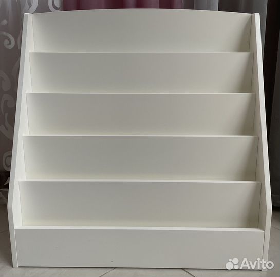 Полка / стойка для книг Монтессори