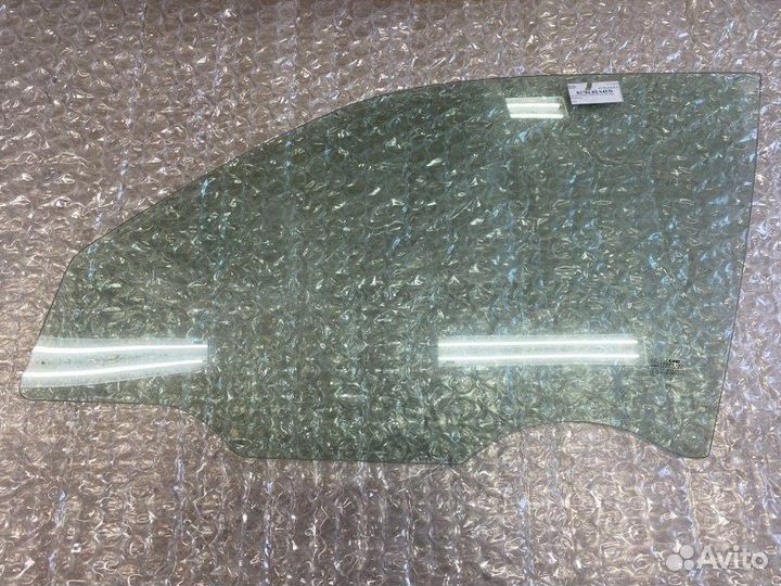 Стекло двери переднее левое Toyota Camry 1994