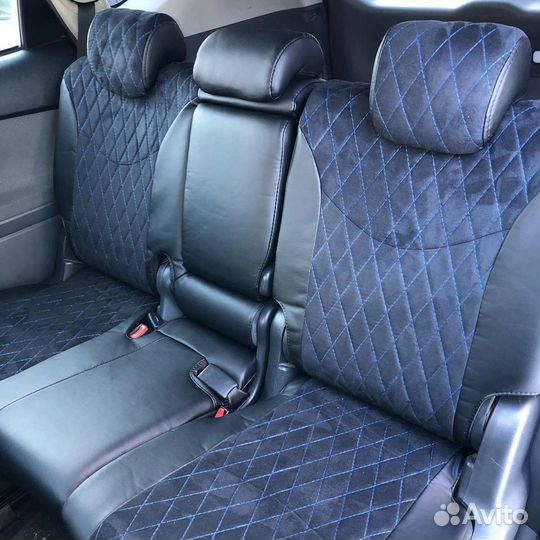 Чехлы Toyota Prius Alpha (чёрная алька)