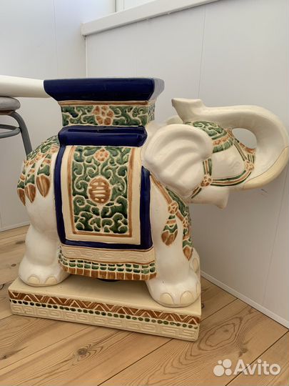 Статуэтка фарфор