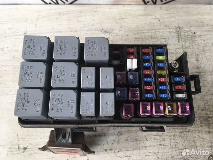 Блок предохранителей Шевроле Лачети 1.4 МКПП