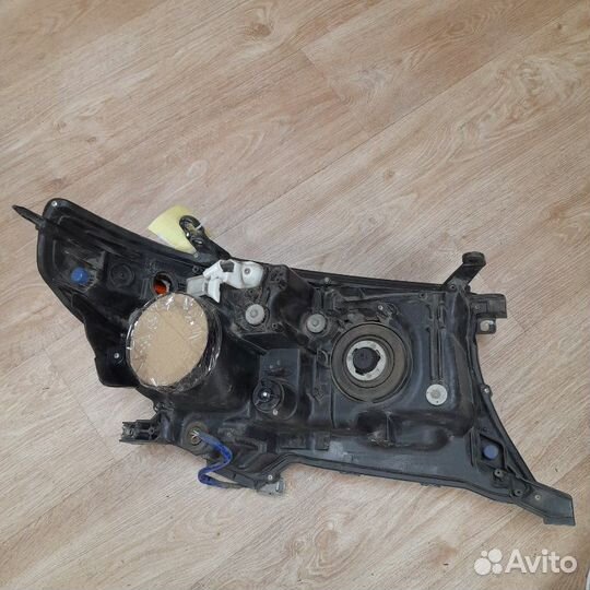 Фара ксенон левая Toyota Land Cruiser 200