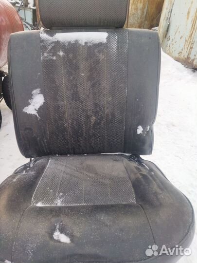 Сиденье машины от москвичей