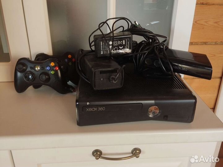Xbox 360 с джойстиком