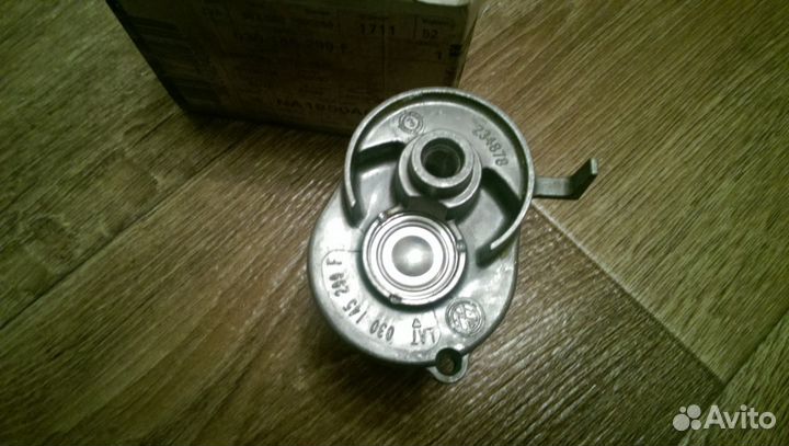 Продам натяжной ролик ремня генератора (030145299F