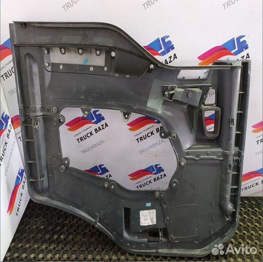 81626306026 Обшивка двери правая