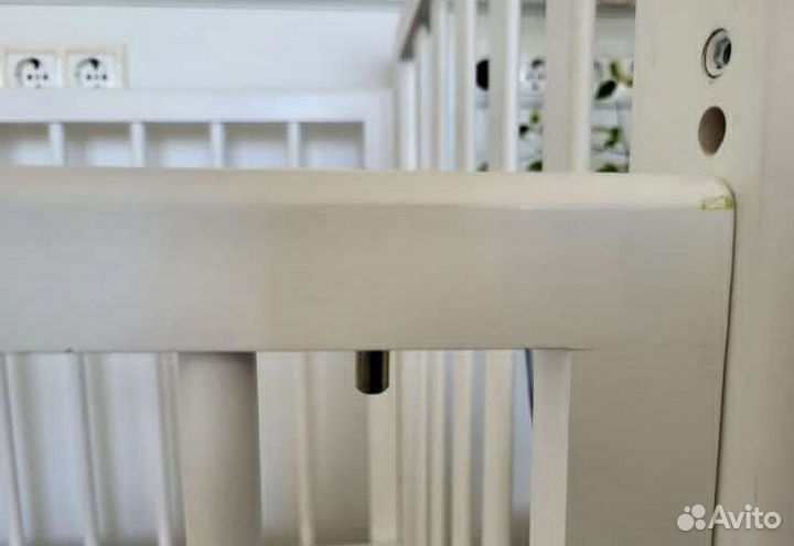 Детская кроватка с ящиком для белья и матрацем