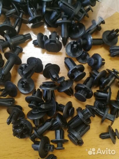 Клипса, пистон, фиксатор