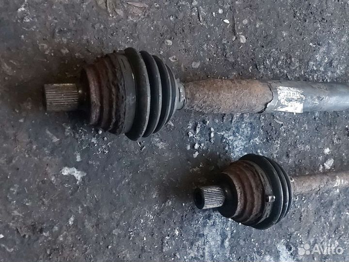 Привод Полуось передняя Фольксваген Гольф5 1.4