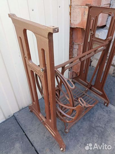 Станина от швейной машинки финская