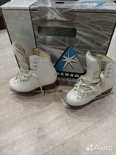 Фигурные коньки jackson artiste