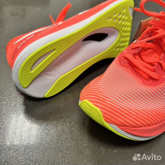 25.5см Беговые кроссовки Asics Magic Speed 3