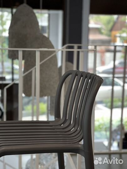 Бровист в студию красоты