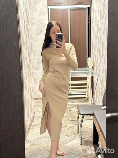 Базовое платье с разрезом