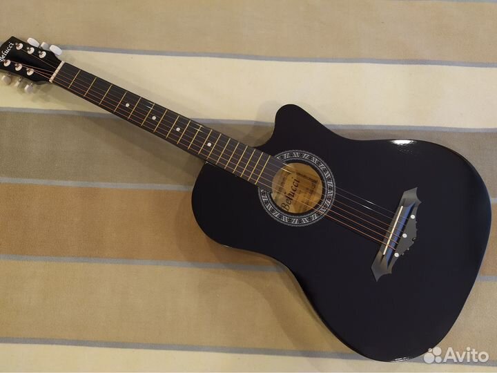 Акустическая гитара