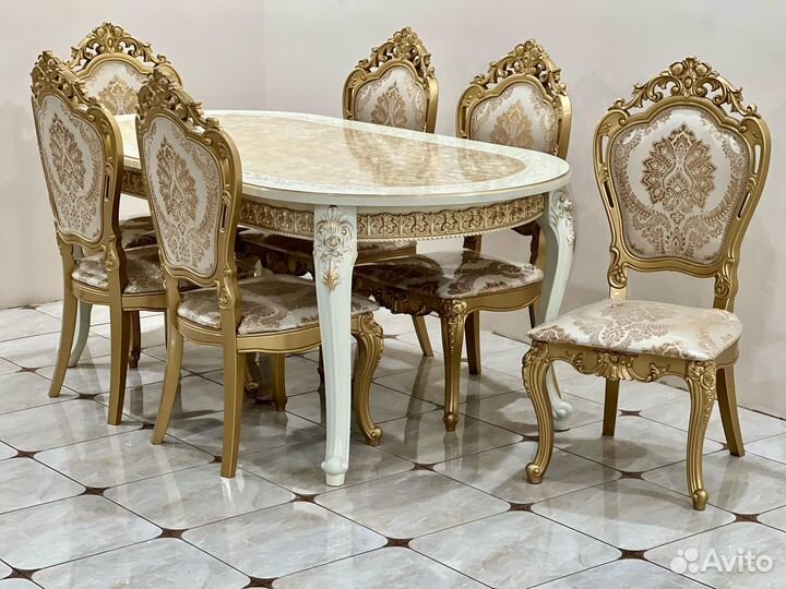 Кухонный стол и стулья