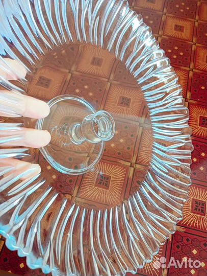 Тортница на ножке