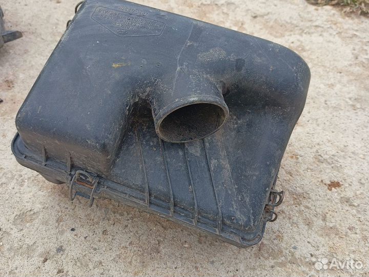 Корпус воздушного фильтра Hyundai Lantra II