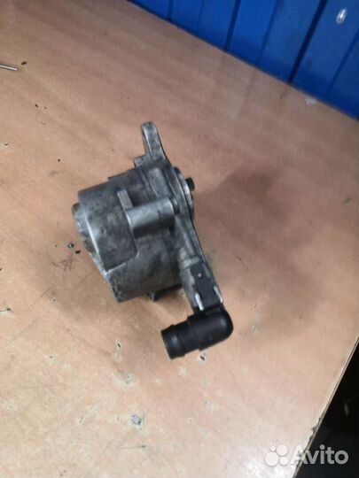 Вакуумный насос Renault Koleos 2.0 M9R x-trail t31