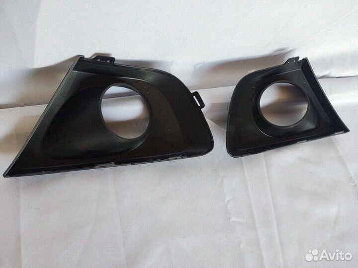 Крышка противотуманной фары правая Renault Duster