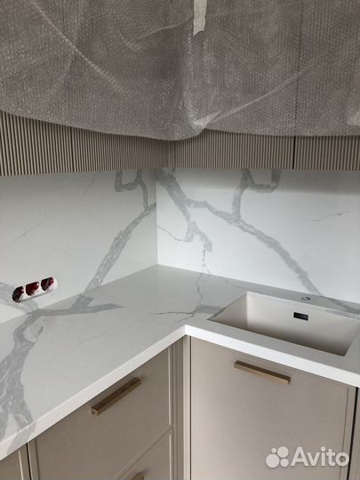 Столешница из кварцевого камня на заказ