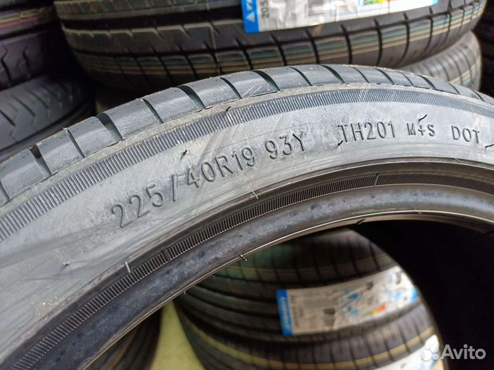 Triangle TH201 225/40 R19 93Y