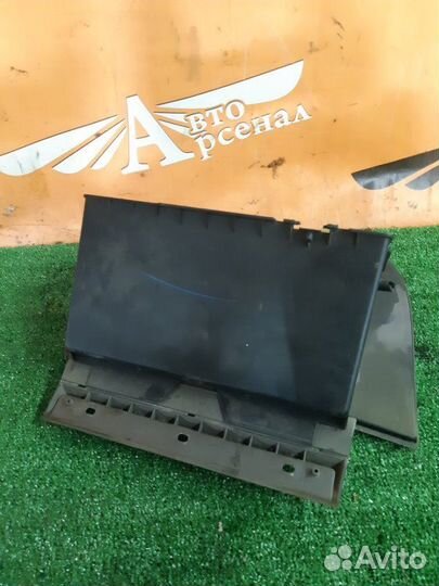 Бардачок Ford Focus Se седан 2.0 2001