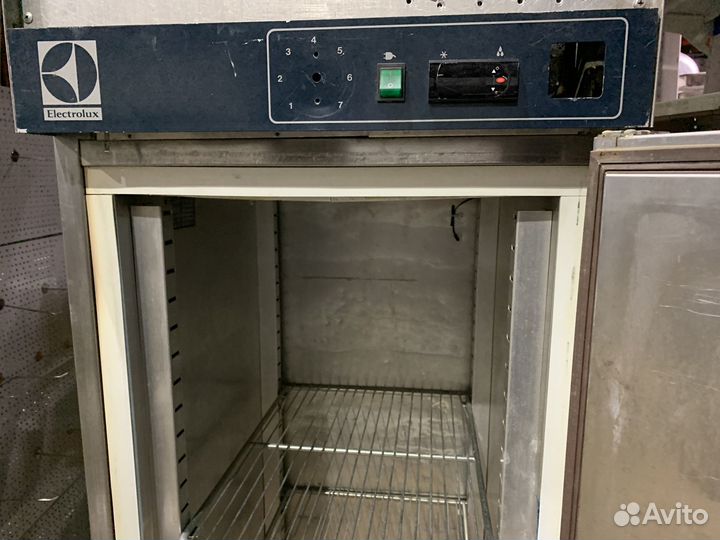 Шкаф холодильный Electrolux
