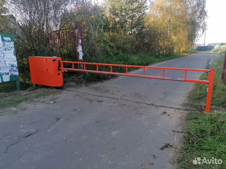 Антивандальный откатной шлагбаум