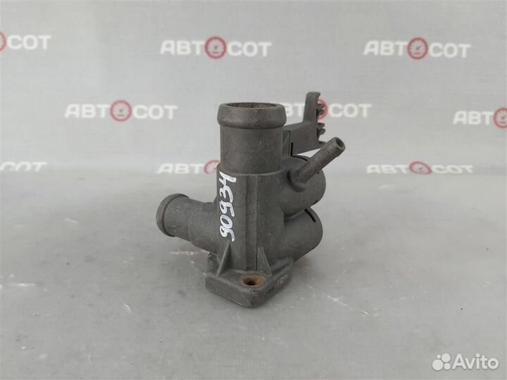 Фланец с уплотнительным кольцом VW Passat (B4) 19