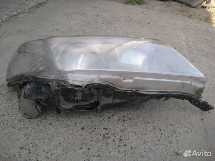 Правая фара Toyota Land Cruiser 200