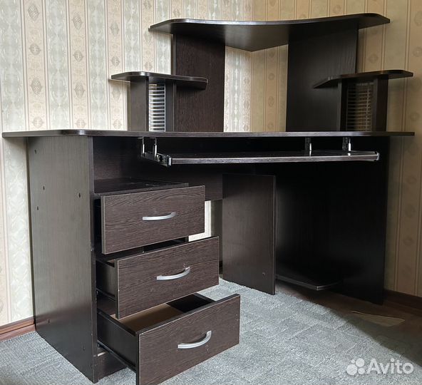 Компьютерный стол