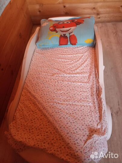 Детская кровать машинка