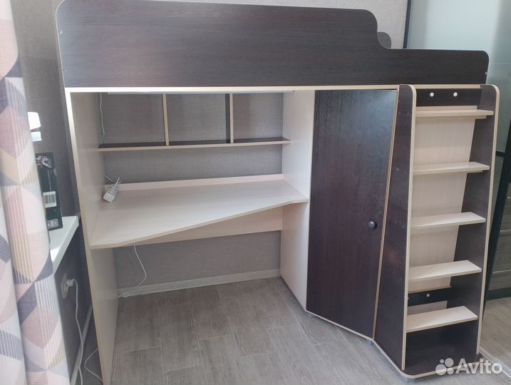 Детская кровать чердак со столом и шкафом +матрас