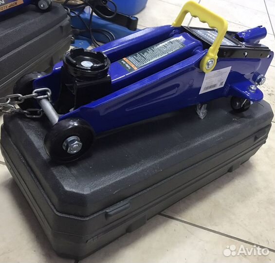 Домкрат подкатной г/п 2т