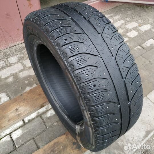 Bridgestone Ice Cruiser 7000 215/60 R16 95T