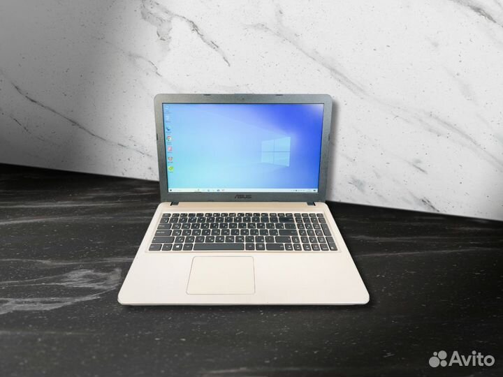 Ноутбук Asus i3/8Gb/SSD240Gb