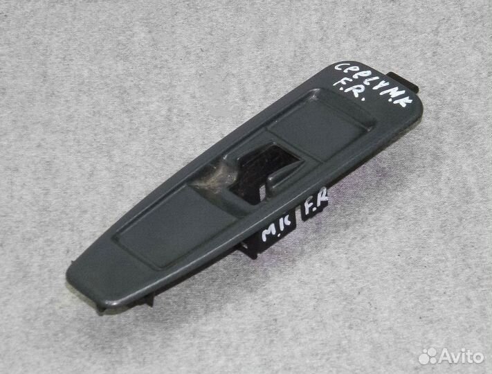 Накладка кнопки стеклоподъемника передняя правая G