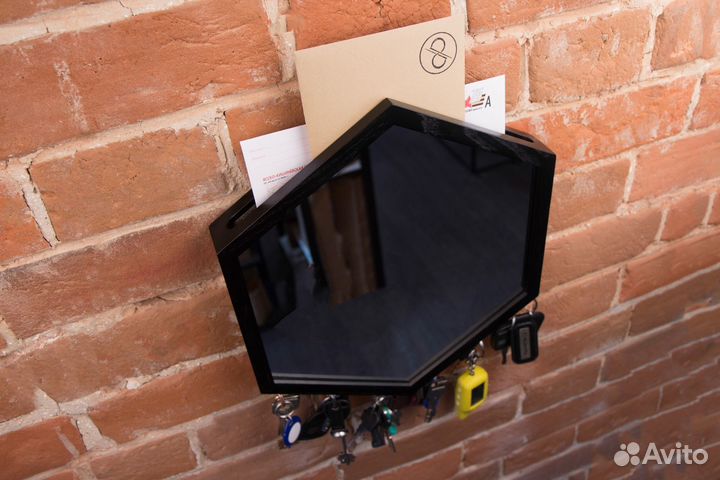 Ключница настенная из дерева с магнитами