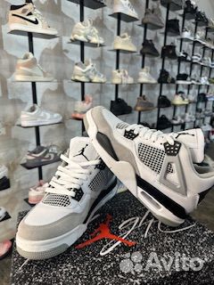 Кроссовки Nike Air Jordan 4 осень