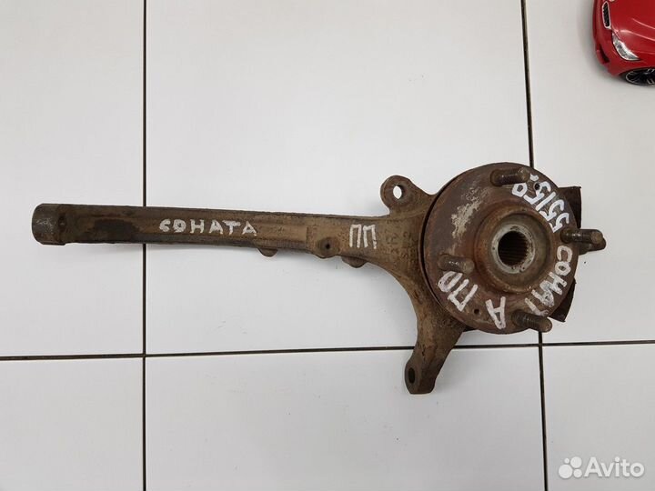 Кулак поворотный передний правый в сборе