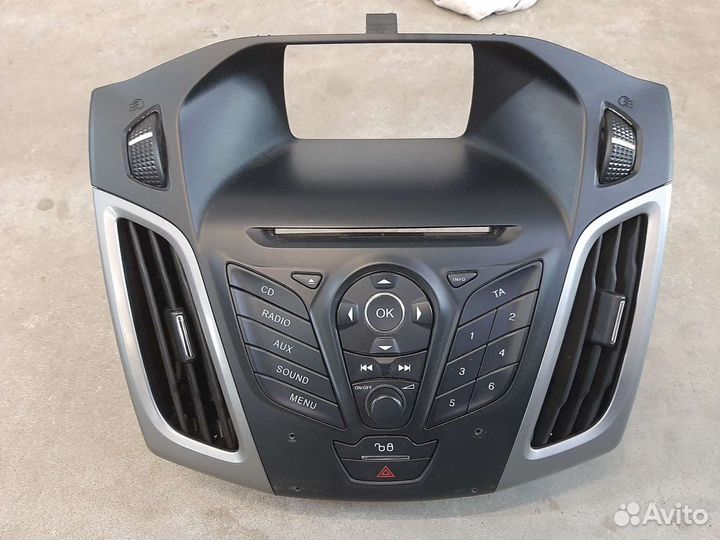 Консоль управления магнитолы Ford Focus 3