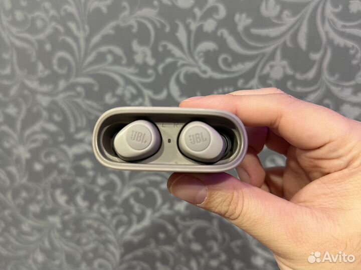 Беспроводные наушники JBL Wave 100