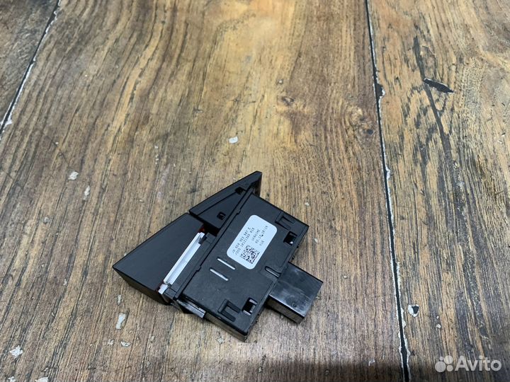 Skoda Octavia A7 Кнопка аварийной сигнализации