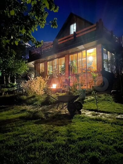 Дом 1000 м² на участке 20 сот.