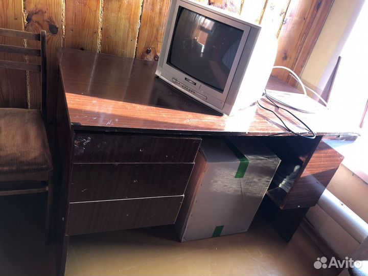 Письменный стол