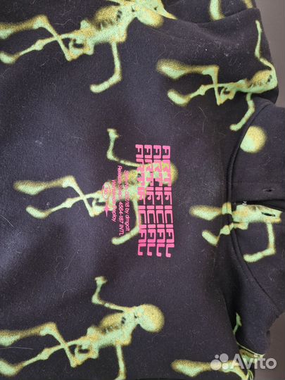 Худи утепленное с принтом. Кофта с надписью