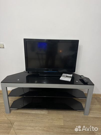 Стеклянная тумба под тв